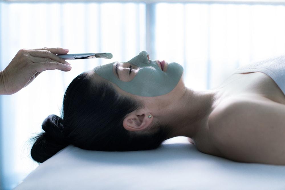Otl Gouverneur Saguenay Exterior photo A woman with a facial mask