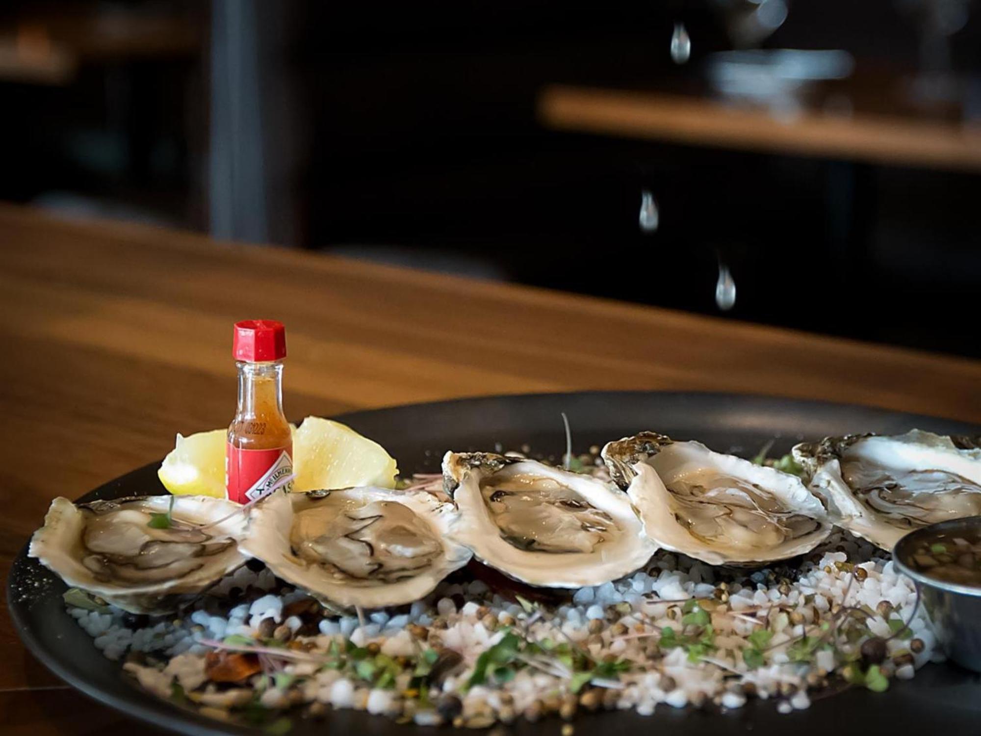 Otl Gouverneur Saguenay Exterior photo Oysters on the half shell