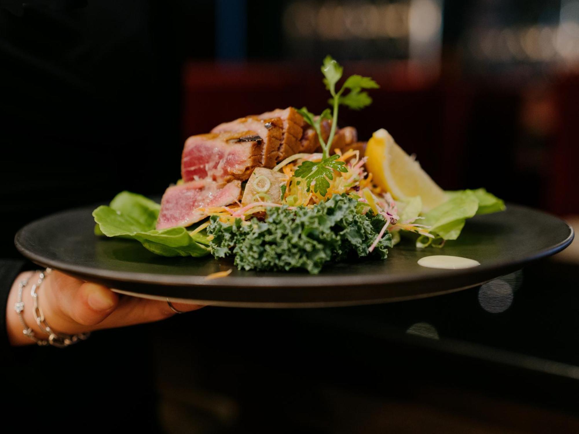 Otl Gouverneur Saguenay Exterior photo A salad
