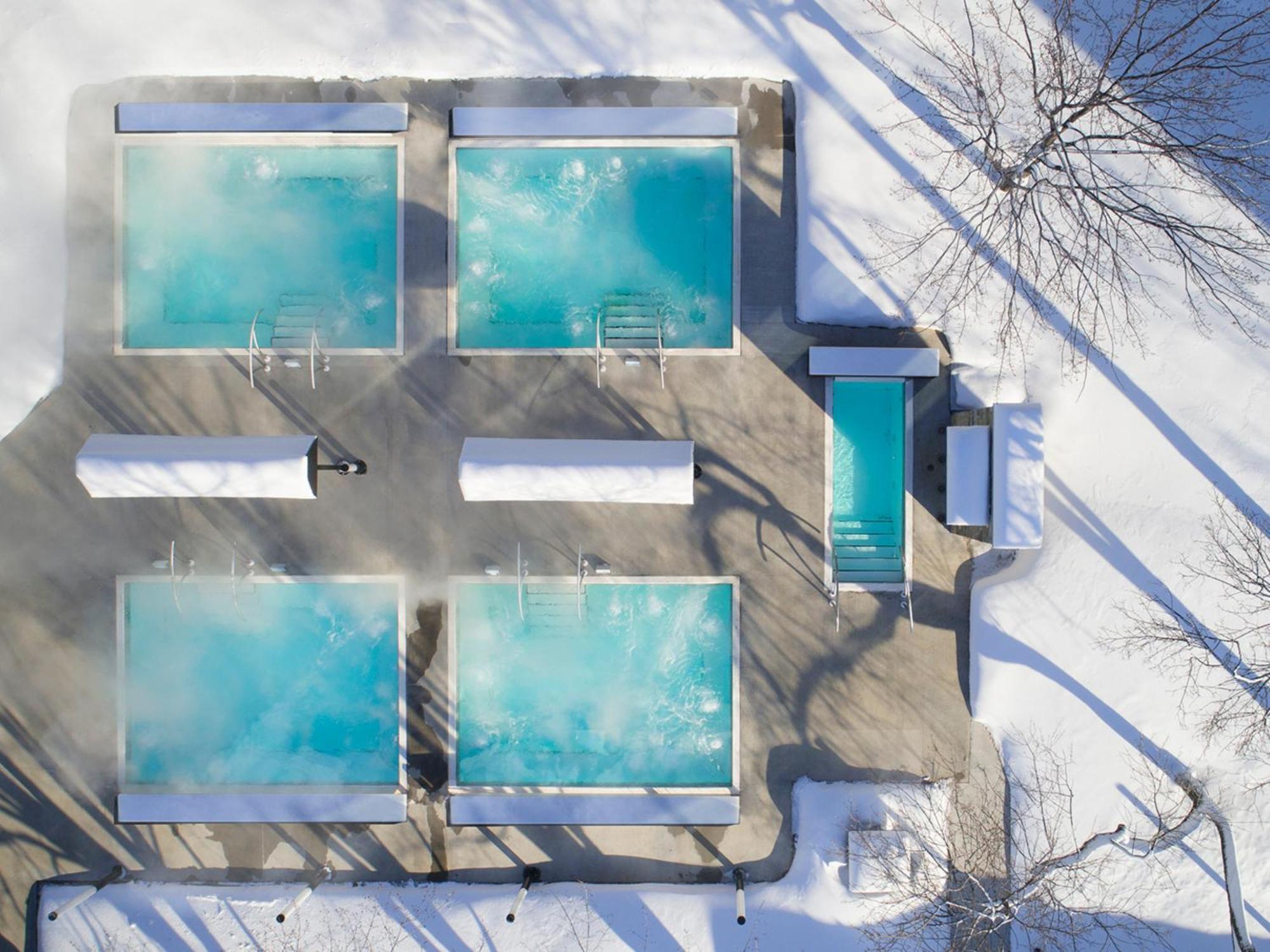Otl Gouverneur Saguenay Exterior photo Aerial view of the pools