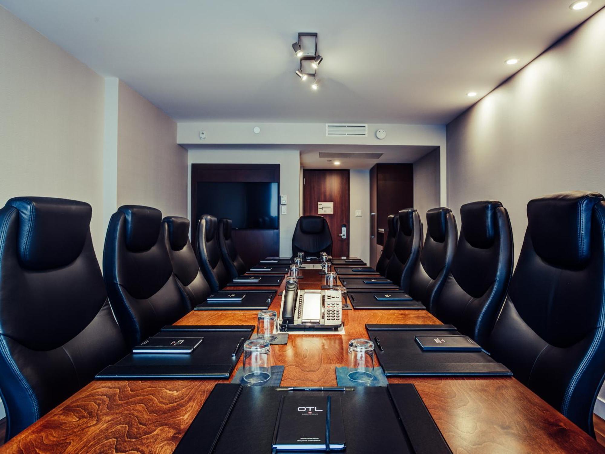 Otl Gouverneur Saguenay Exterior photo Boardroom at the OTL