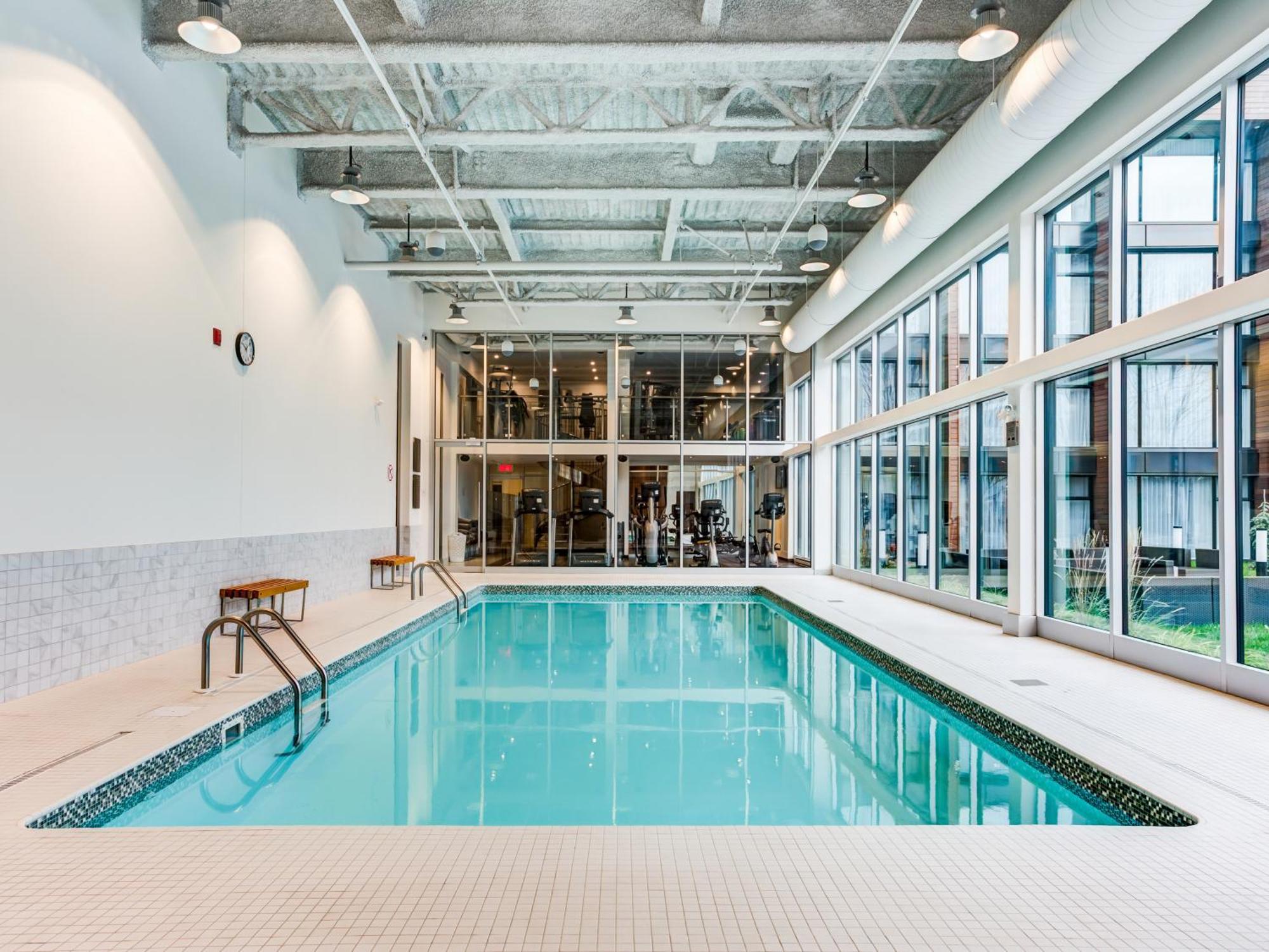 Otl Gouverneur Saguenay Exterior photo The pool at the 1000 De La Savane