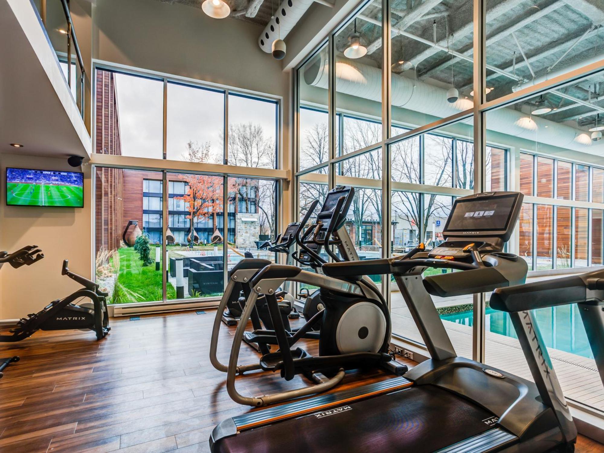Otl Gouverneur Saguenay Exterior photo The Fitness Center at the River Campus
