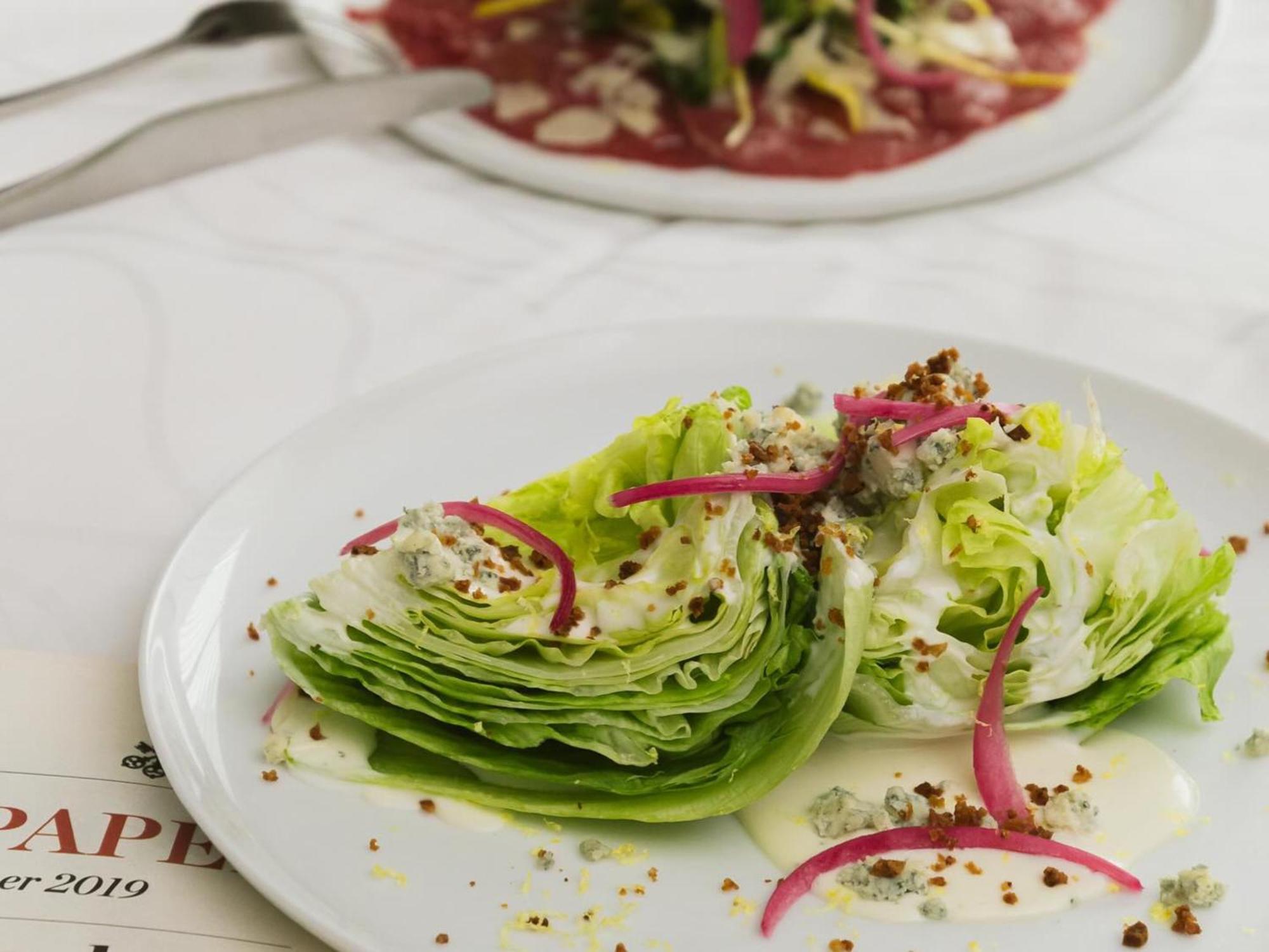 Otl Gouverneur Saguenay Exterior photo A wedge salad