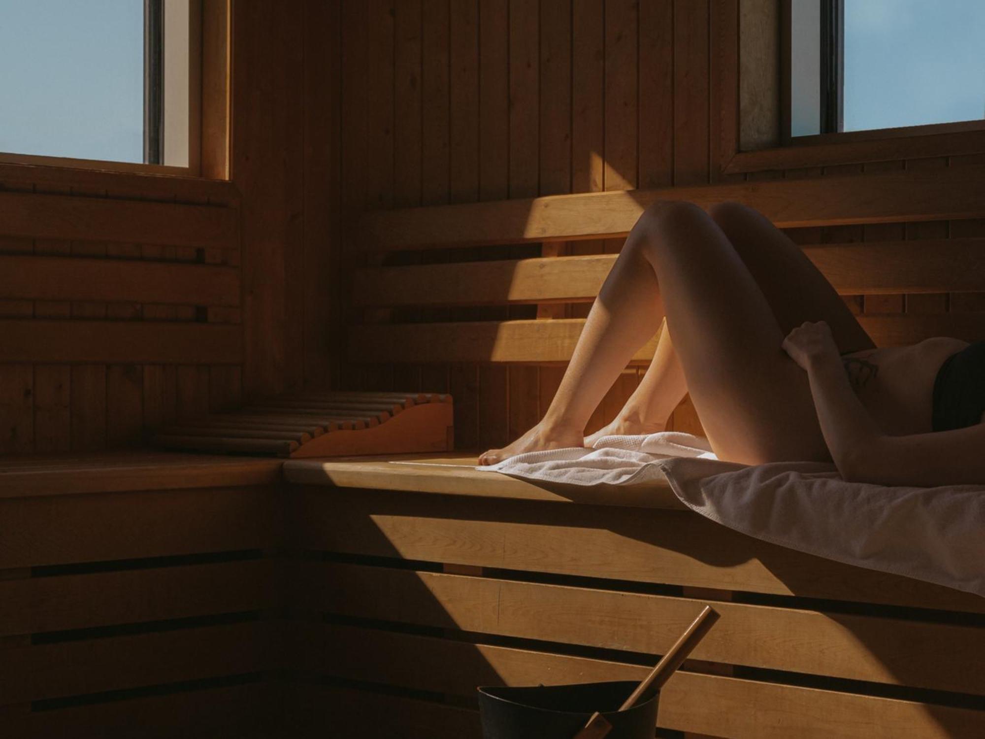 Otl Gouverneur Saguenay Exterior photo Sauna bathing
